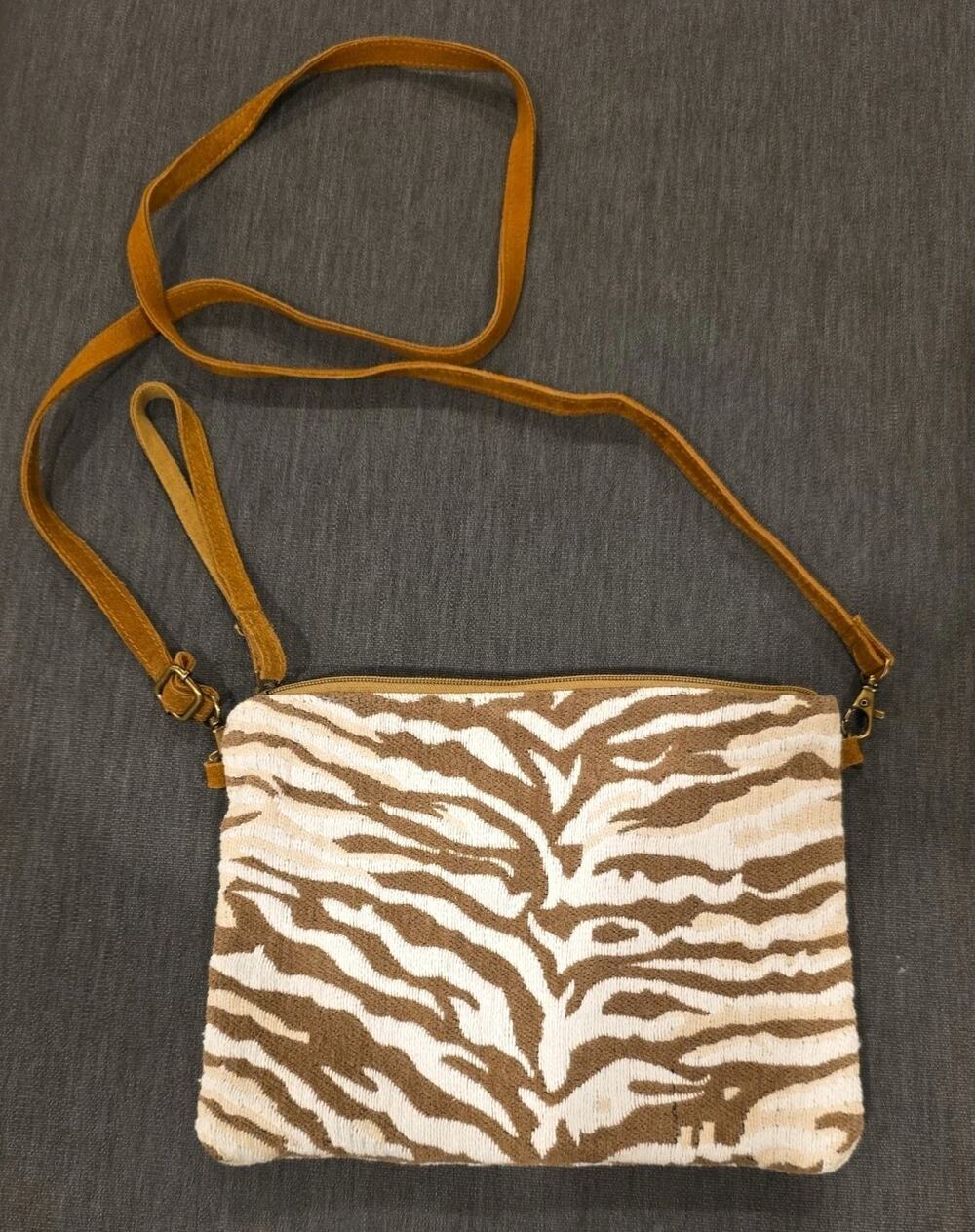 Macchia di Ruggine Go Get Them Tiger Woven Leather Crossbody Bag Wristlet Brown